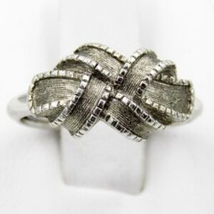 Avon Ribbon‎ adjustable Ring